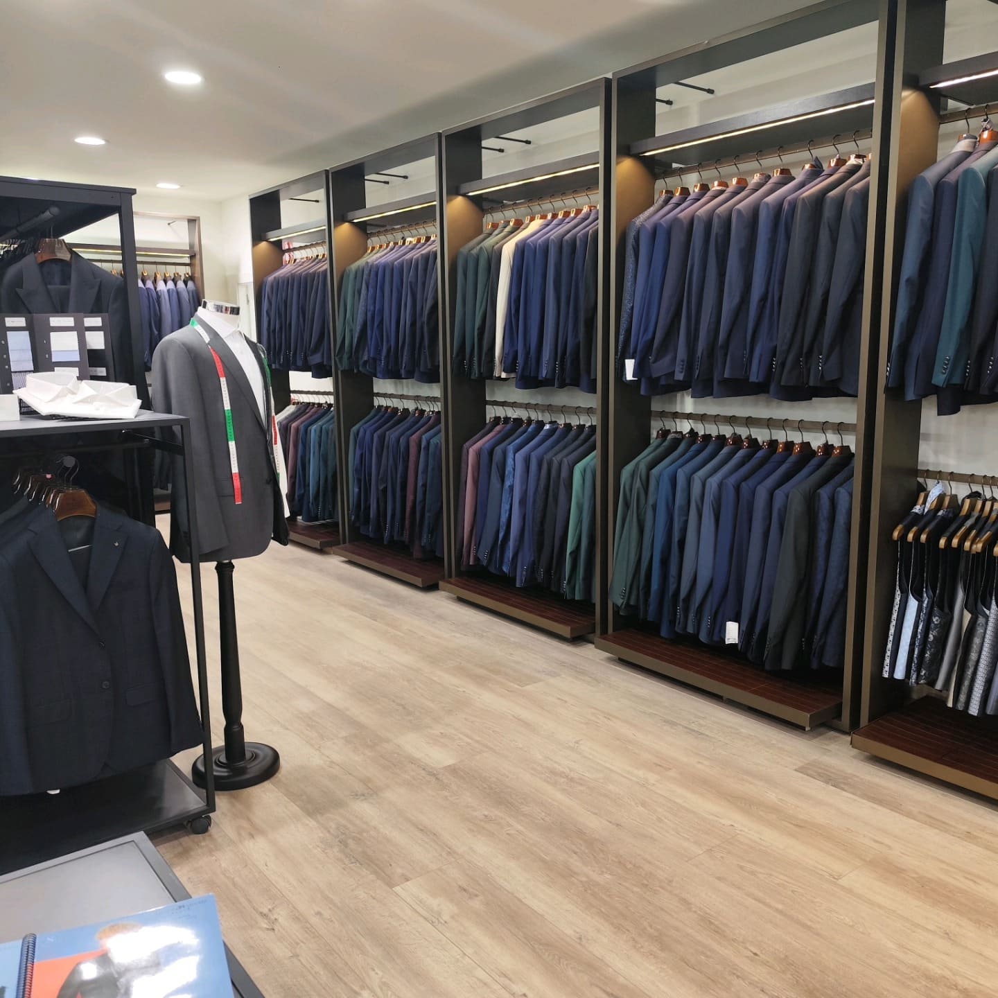 Tienda De Trajes Para Hombre