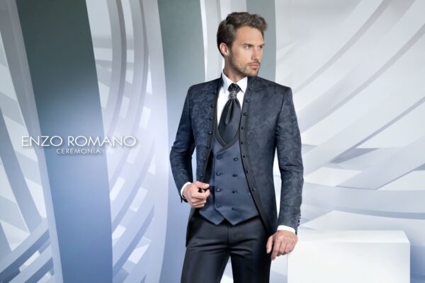 Chaqué azul marino con chaleco doble y corbata ascot