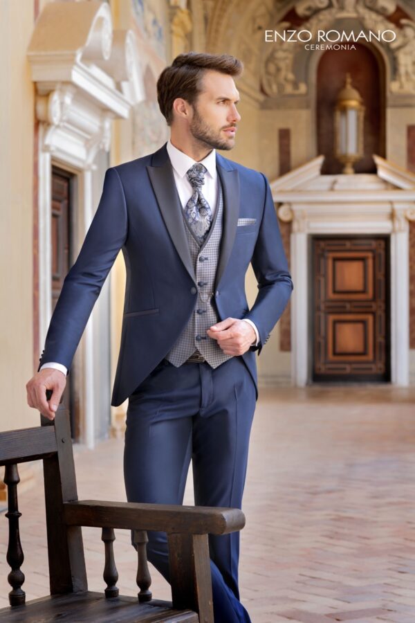 Traje azul cobalto con chaleco gris estampado