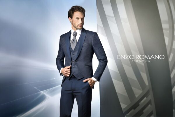 Traje azul medianoche con chaleco y corbata gris